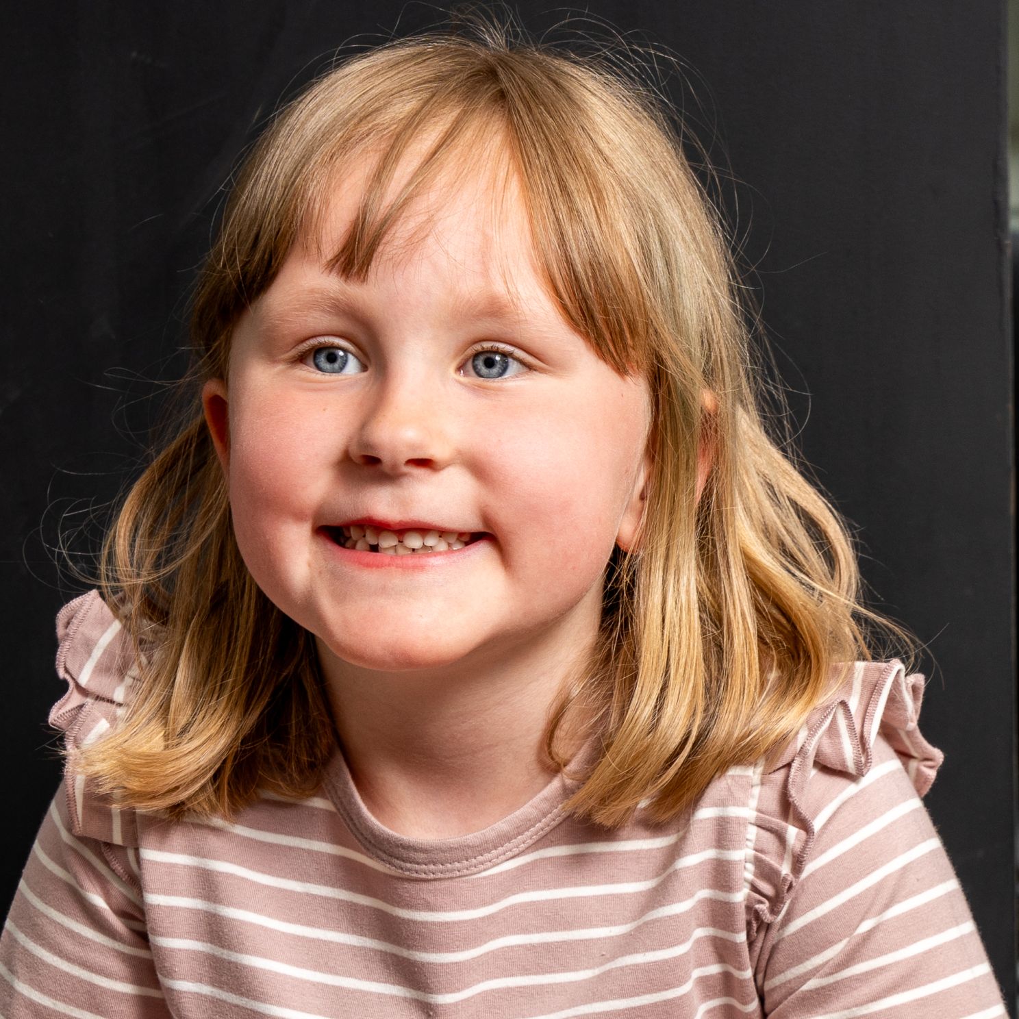 En Fant Pige Natkjole i økologisk bomuld - Shadow Gray