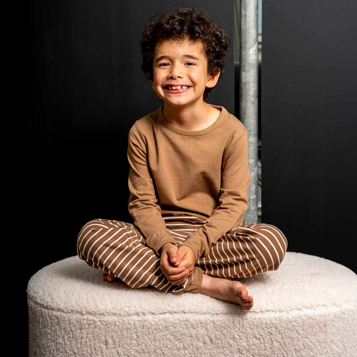 En Fant Børne Nattøjssæt i økologisk bomuld - Coca Mocha