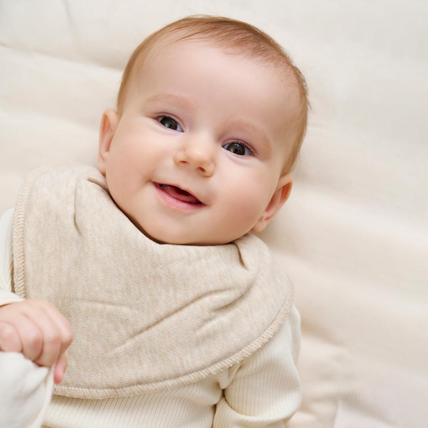 Pippi Baby Savlesmæk i økologisk bomuld - Offwhite